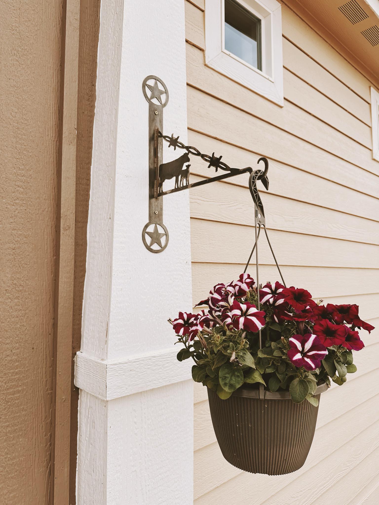 Decorative Western Flower Hanger - Cow Calf Pair